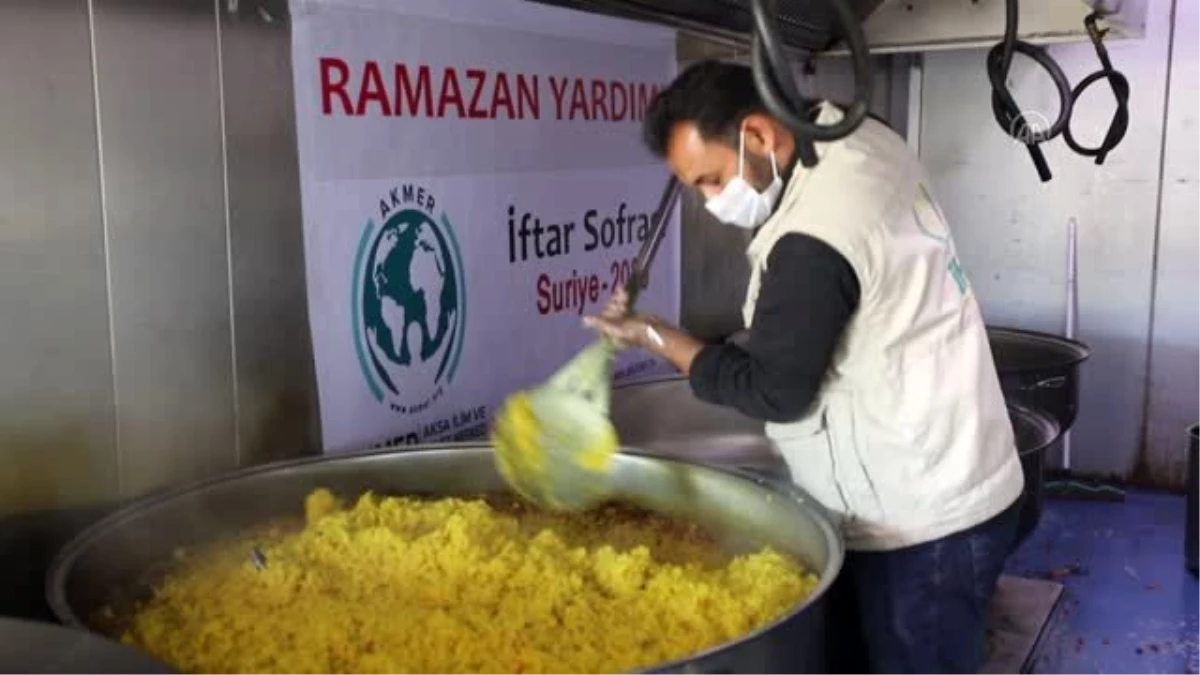 AKMER\'den Suriye kamplarındaki yetimlerin ailelerine iftarlık yardımı