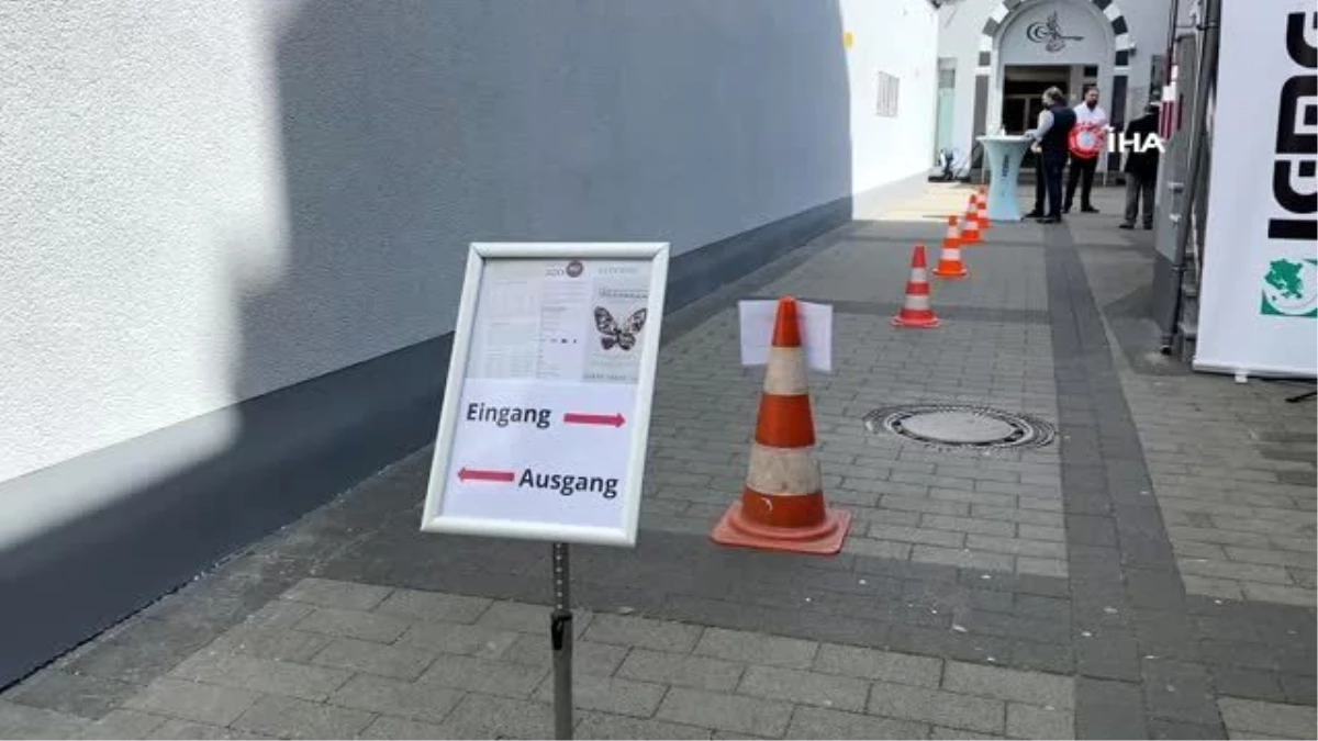 Almanya\'da camiler yeniden ibadete açıldı