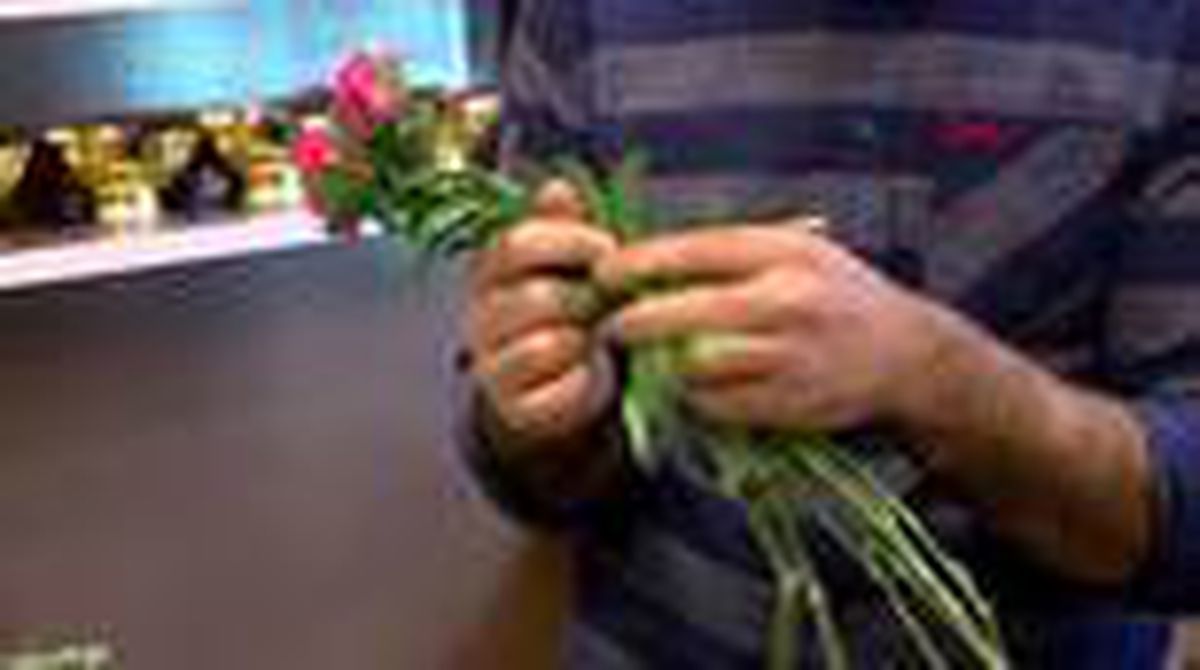 ÇİÇEKÇİLERDE ANNELER GÜNÜ MESAİSİ BAŞLADI