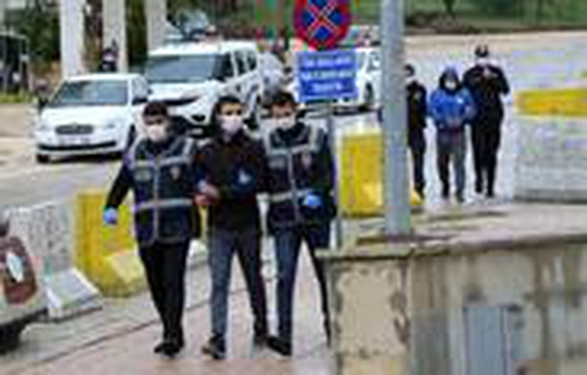 Depremzedelerin hasarlı evinden hırsızlık yapan 2 şüpheli de tutuklandı