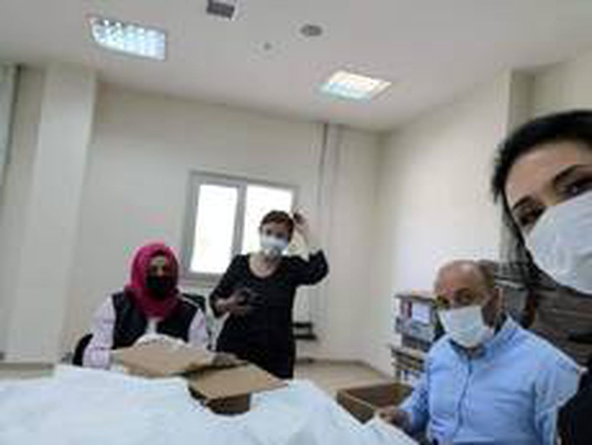 Kadın meclisi maske üretimine başladı