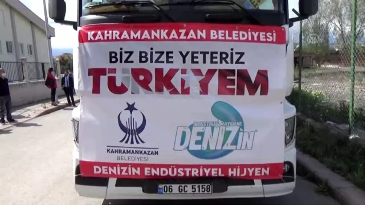 Kahramankazan\'da hayırsever iş kadınından belediyeye temizlik malzemesi bağışı