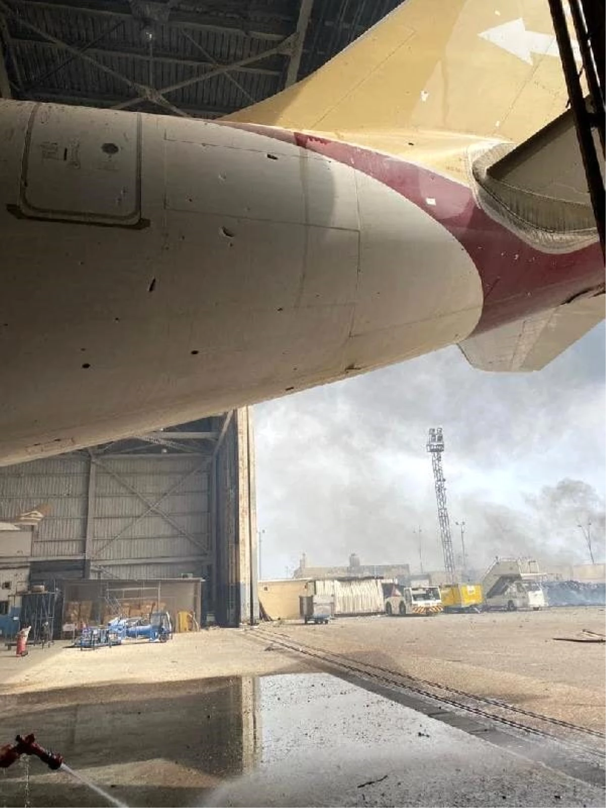 Libya\'da Mitiga Havaalanı bombardımanında 2 yolcu uçağı hasar gördü