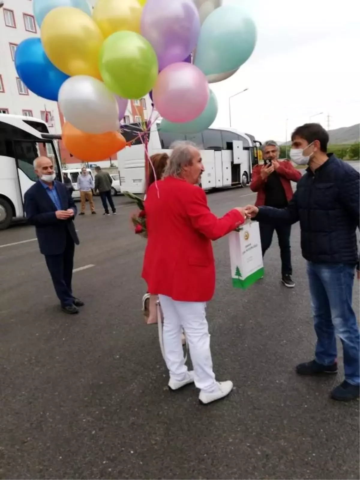 Malatya\'da karantina süreleri dolan 278 kişi, memleketlerine uğurlandı