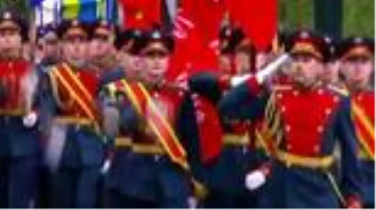 Rusya\'da 9 Mayıs Zafer Günü törenlerle kutlanıyor