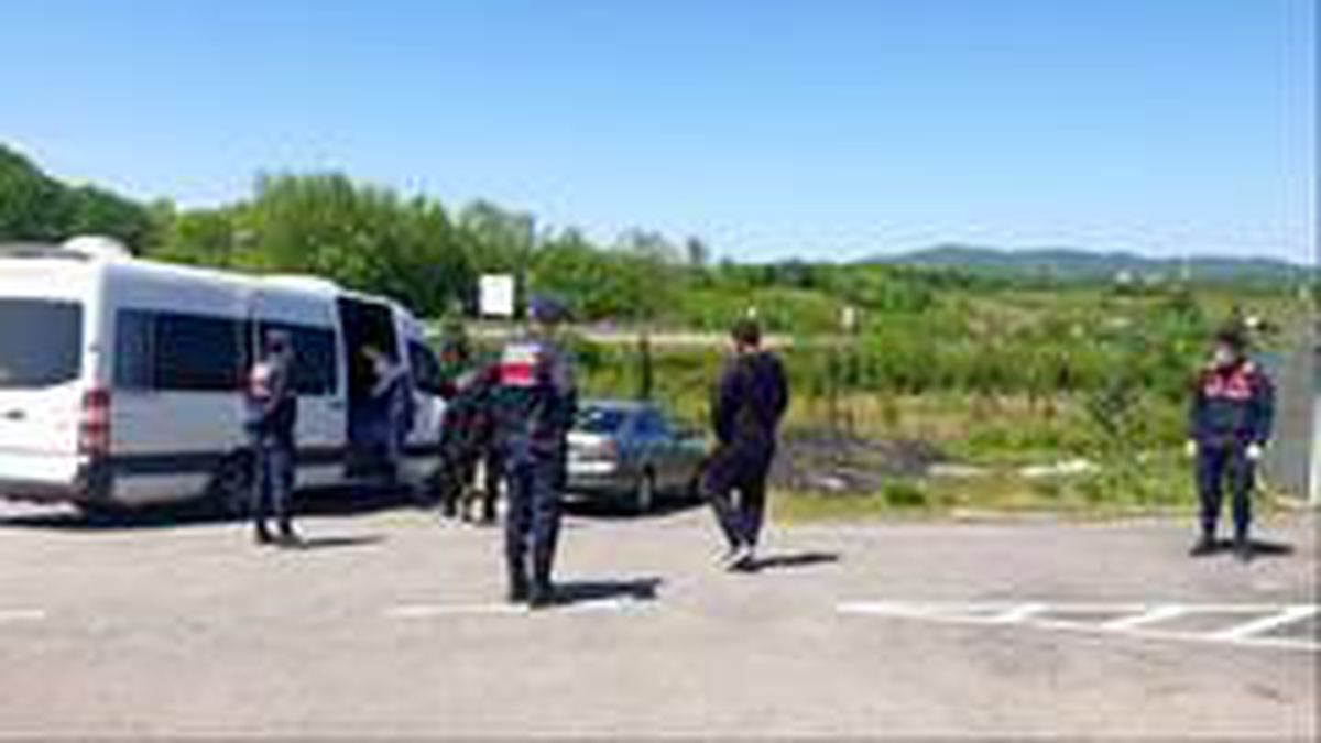 Sahte belgeyle 400 kilometre yol geldiler