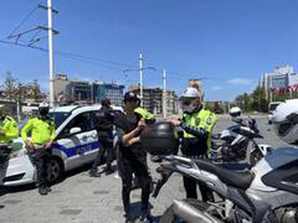 Taksim\'de ceza kesilen vatandaş: "Bana ceza işlemez ama siz yine de cezanızı yazın"