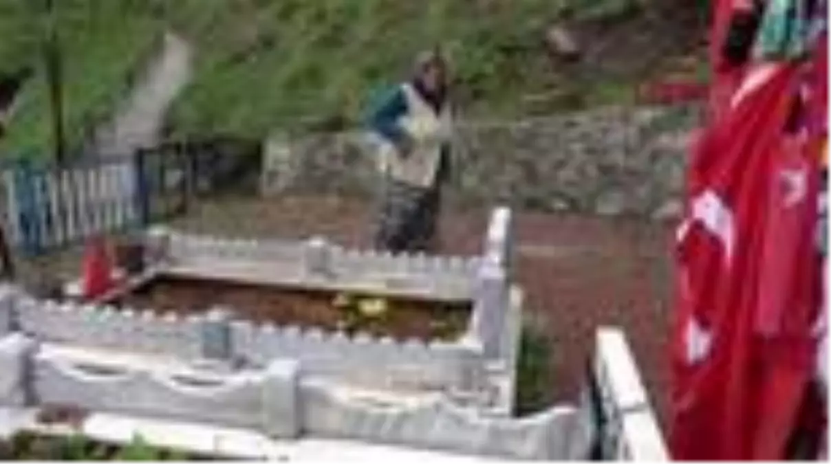 TRABZON Şehit Eren\'in annesinden, anneler gününde mezar başında ağıt