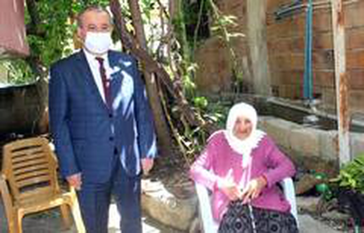 102 yaşındaki Ayşe nine "Anneler Günü"nde unutulmadı