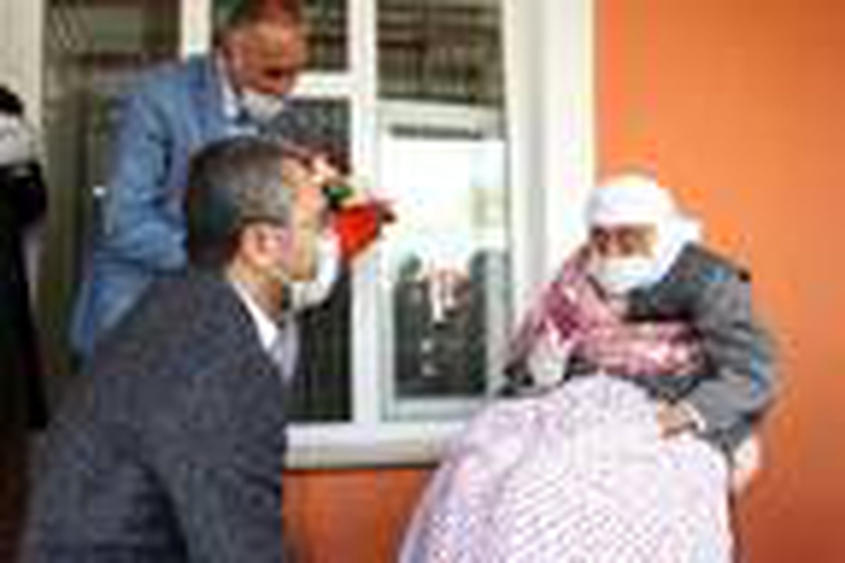 122 yaşındaki Emine nineye, Anneler Günü hediyesi