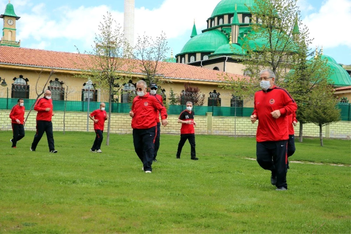 65 yaş ve üzeri vatandaşlar uzun bir aradan sonra spor yapmanın mutluluğunu yaşadı