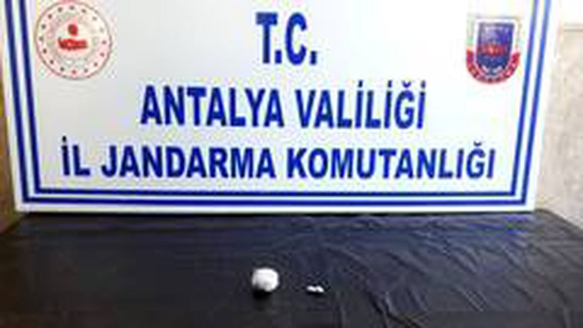 Antalya\'da şüpheli araçtan uyuşturucu çıktı