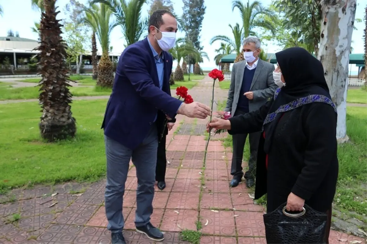 Başkan Ekim, Anneler Günü\'nü unutmadı