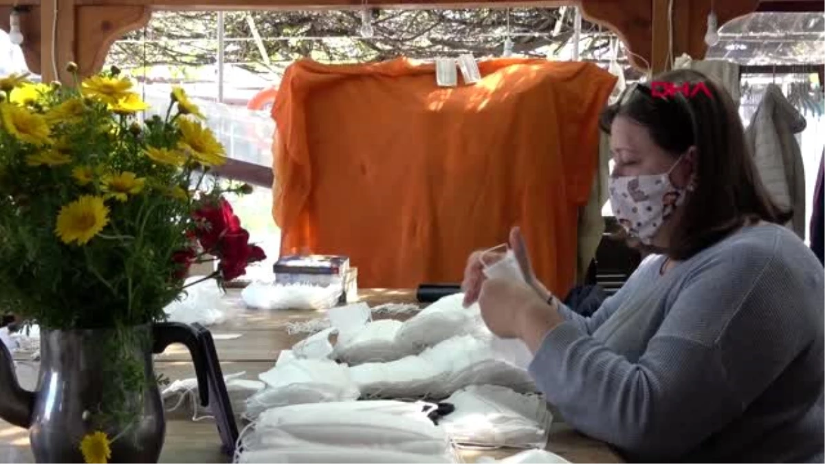 ÇANAKKALE Koronavirüs girmeyen Bozcaada\'da, kadınlar gönüllü maske üretiyor