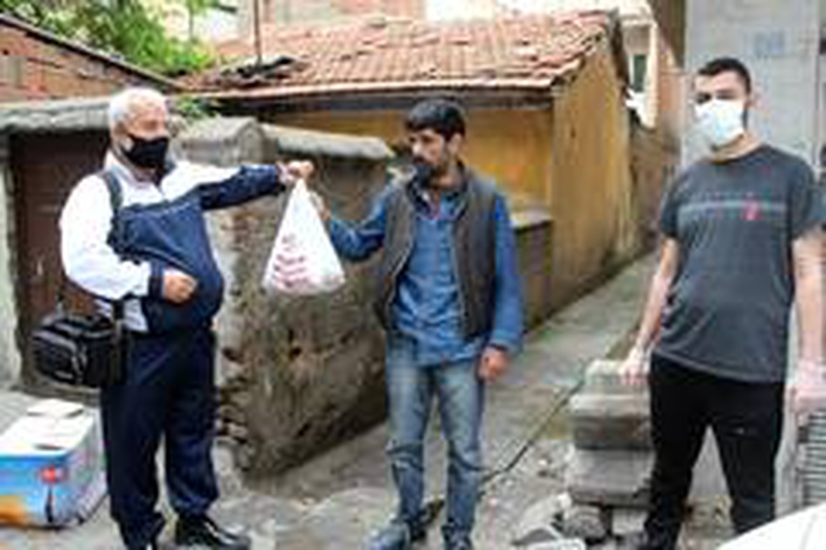 Diyarbakır\'da bir lokanta 450 aileye yemek dağıttı