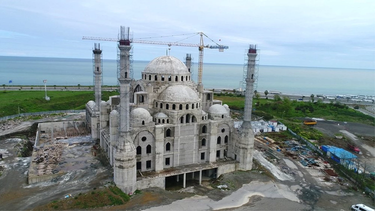 Doğu Karadeniz\'in en büyük cami ve külliyesinin yapımı sürüyor
