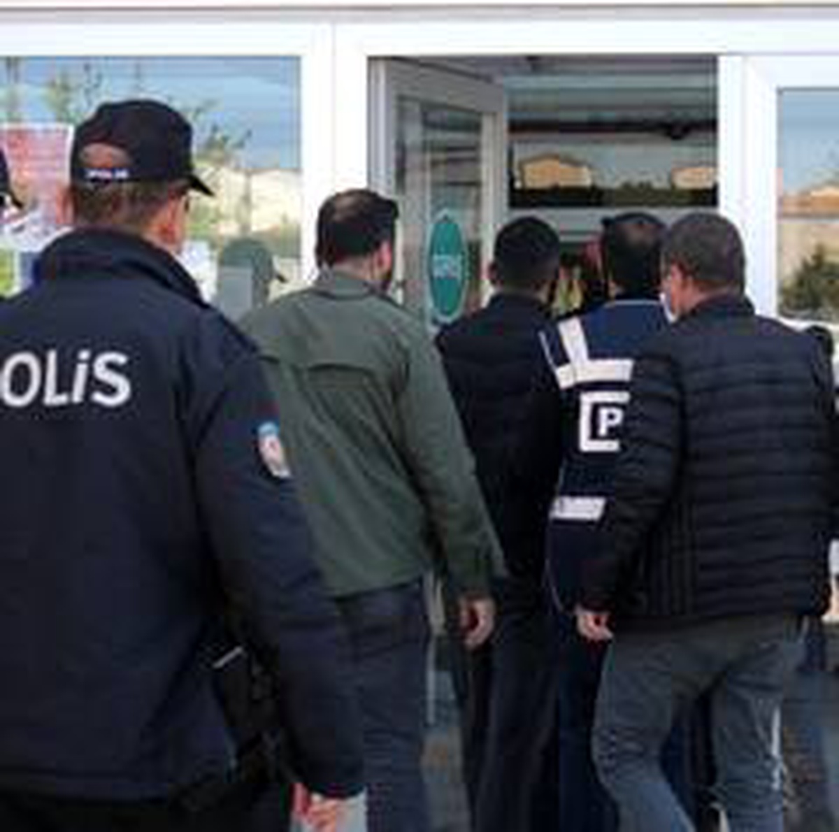Elazığ\'da beyzbol sopalı, şantajcı ve işkenceci çete çökertildi