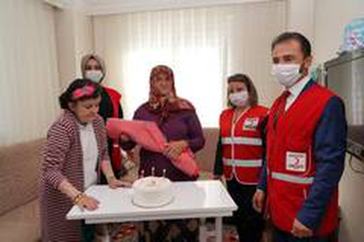 İki ay sonra dışarı çıktı, ilk iş olarak engelli kızı ve eşine Bayramlık aldı