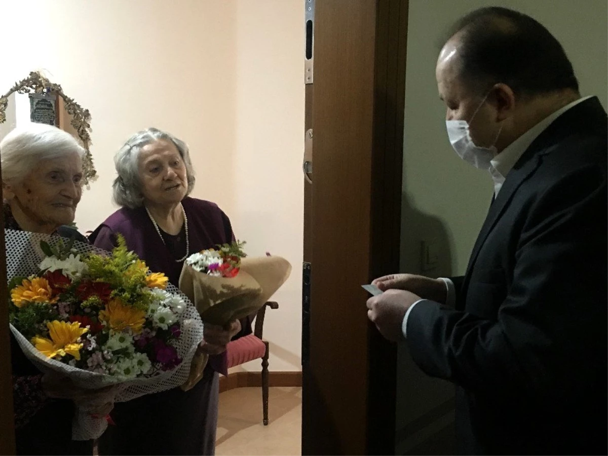 Maltepe\'de şehit annelerine ve 100 yaş üstü annelere Anneler Günü ziyareti