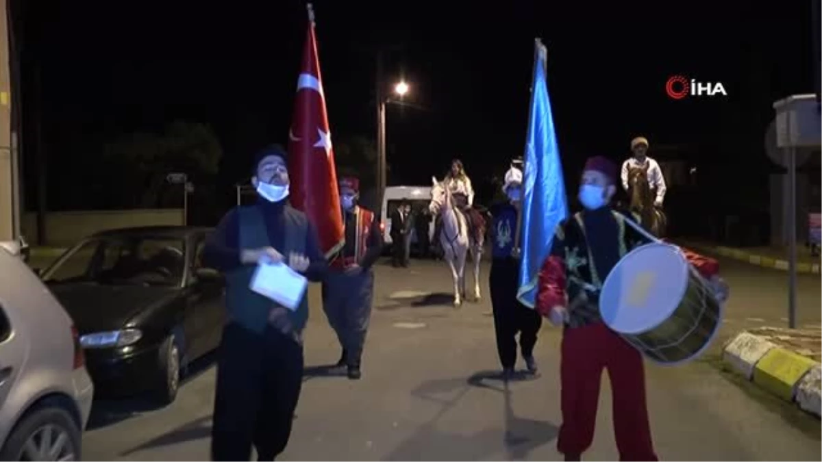 Nevşehir\'de vatandaşlar manilerle sahura kaldırıldı