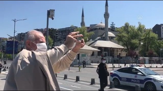 Polislerimiz sokağa çıkma kısıtlamasındaki titiz çalışmalarıyla büyük alkış aldı