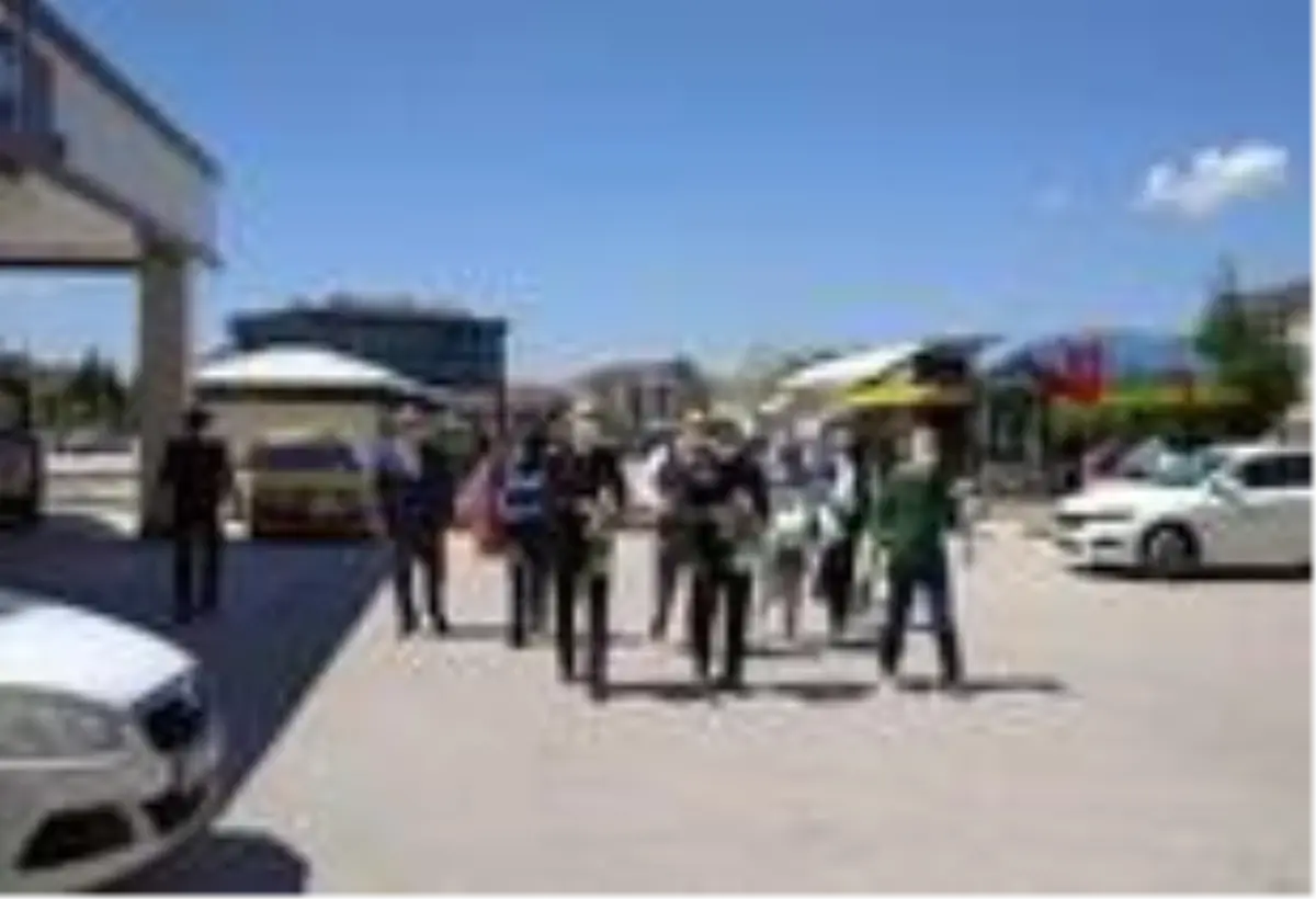 Sağlık çalışanlarınrı anneler gününü kutladılar