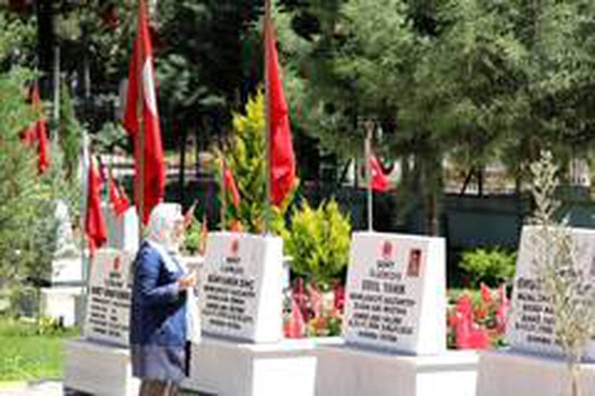 Şehit anneleriyle duygsal buluşma