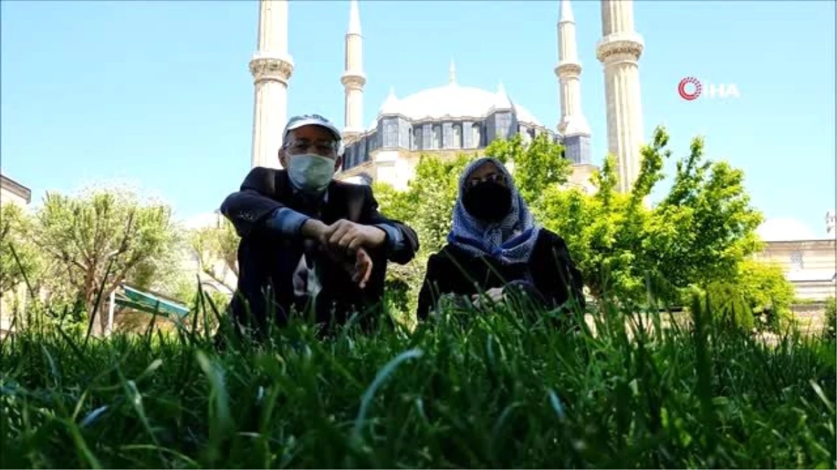 Selimiye Camii Meydanında dua ettiler, özgürlüğün tadını çıkardılar