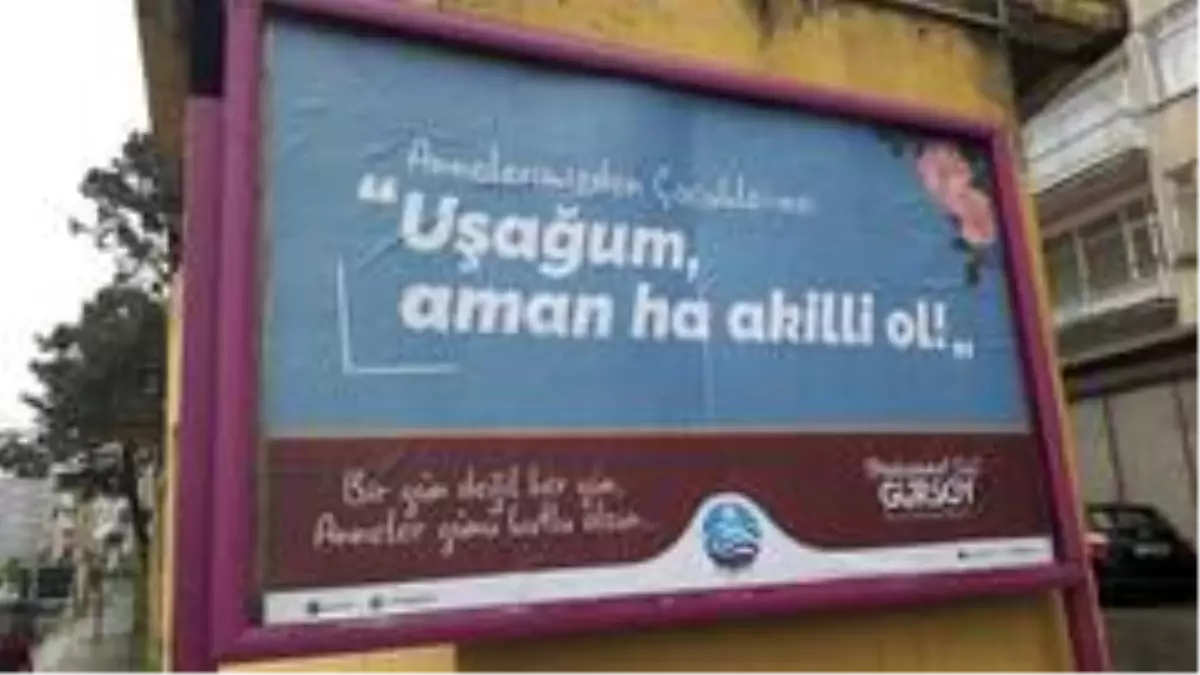 Trabzon\'da bilboardlara dikkat çeken Anneler Günü mesajları