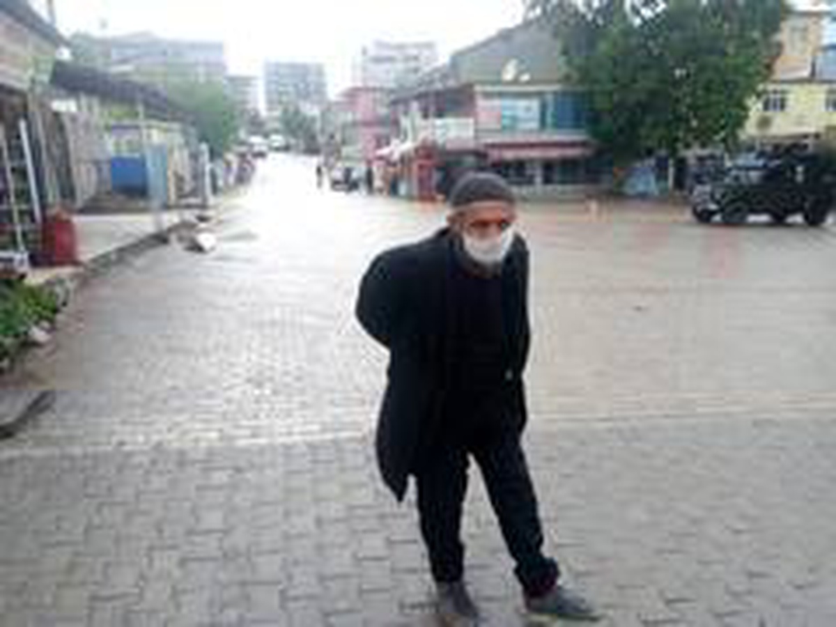 Yaşlılar güvenle dolaşsın diye cadde ve sokakları boş bıraktılar