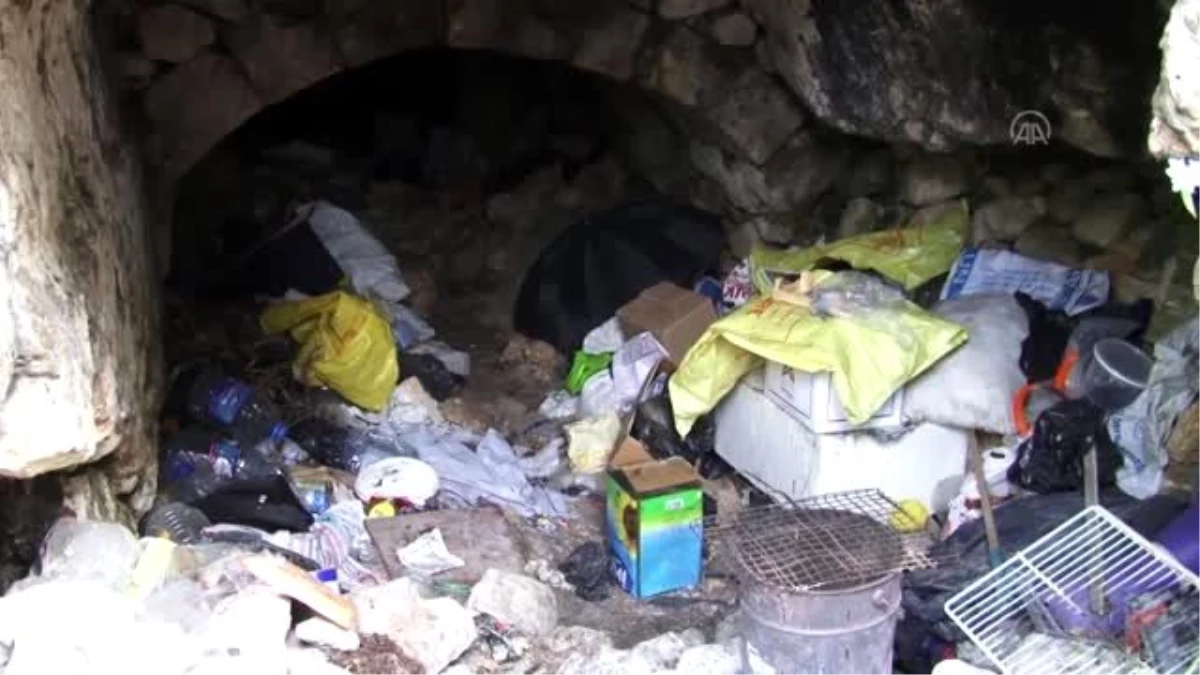 15 yıldır mağarada yaşayan kişiye gıda desteği yapıldı