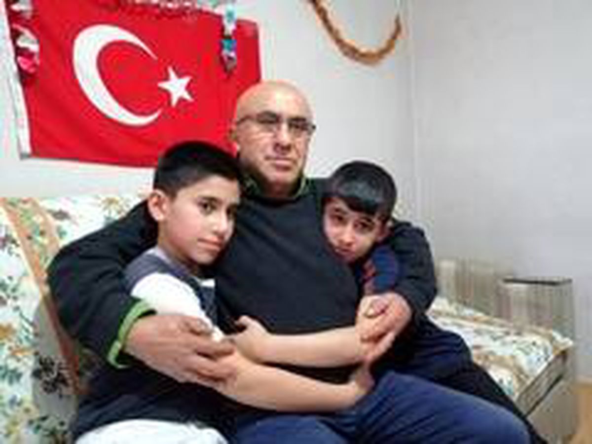 8 yıldır çocuklarına hem anne hem baba oldu