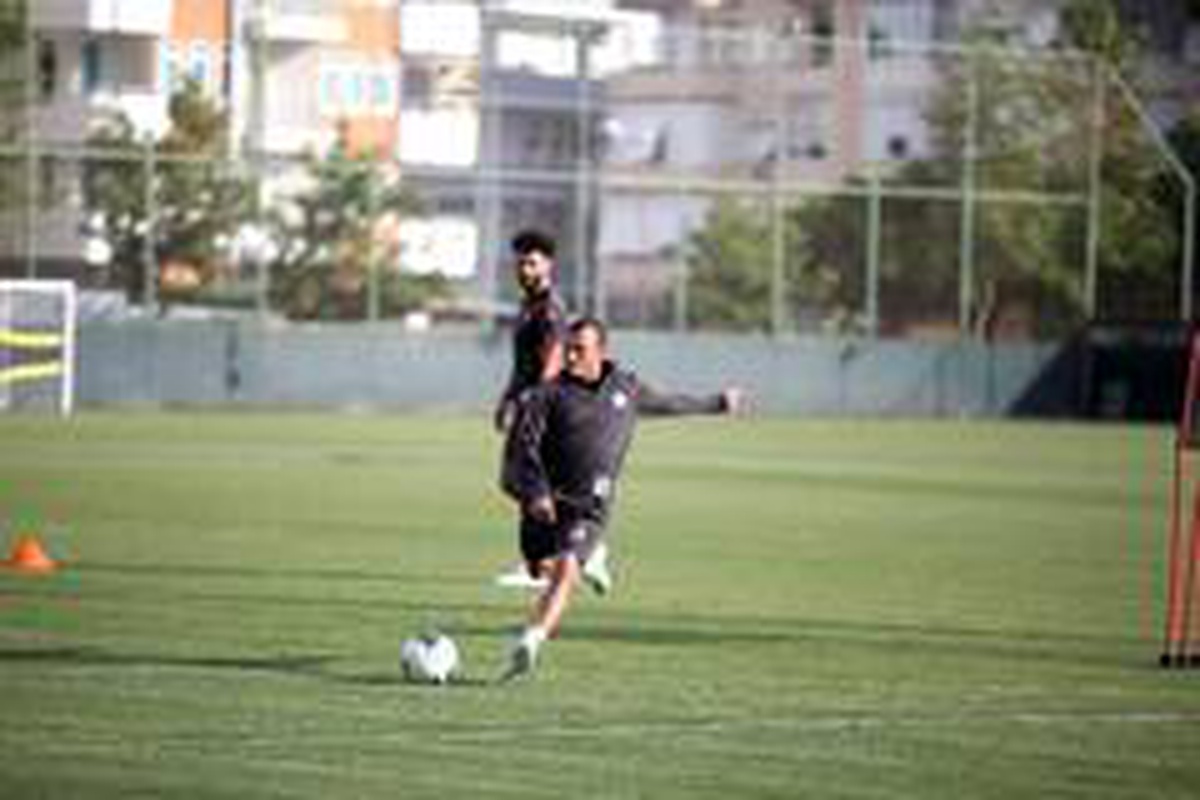Alanyaspor\'un genç futbolcusunun forma hırsı