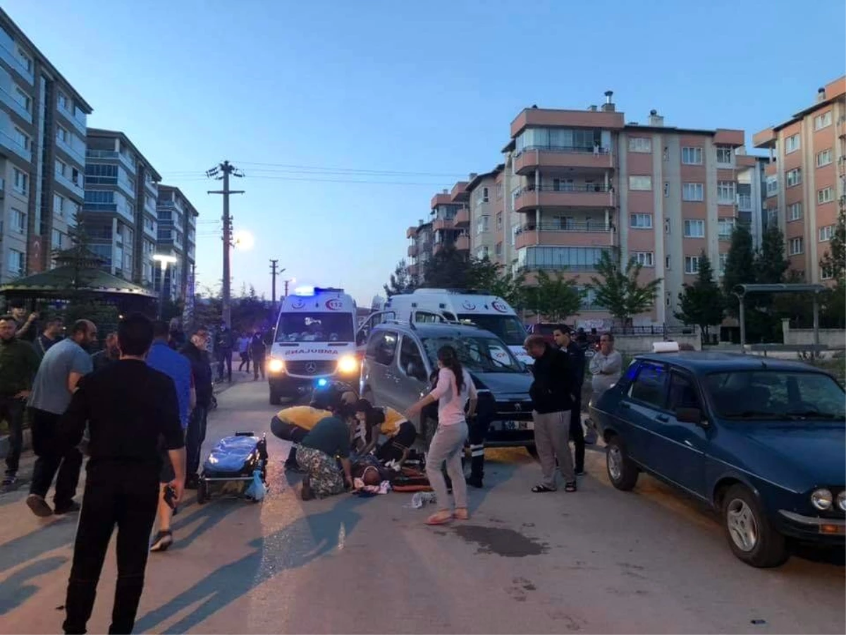 Beypazarı\'nda otomobille motosiklet çarpıştı: 1\'i ağır 2 yaralı