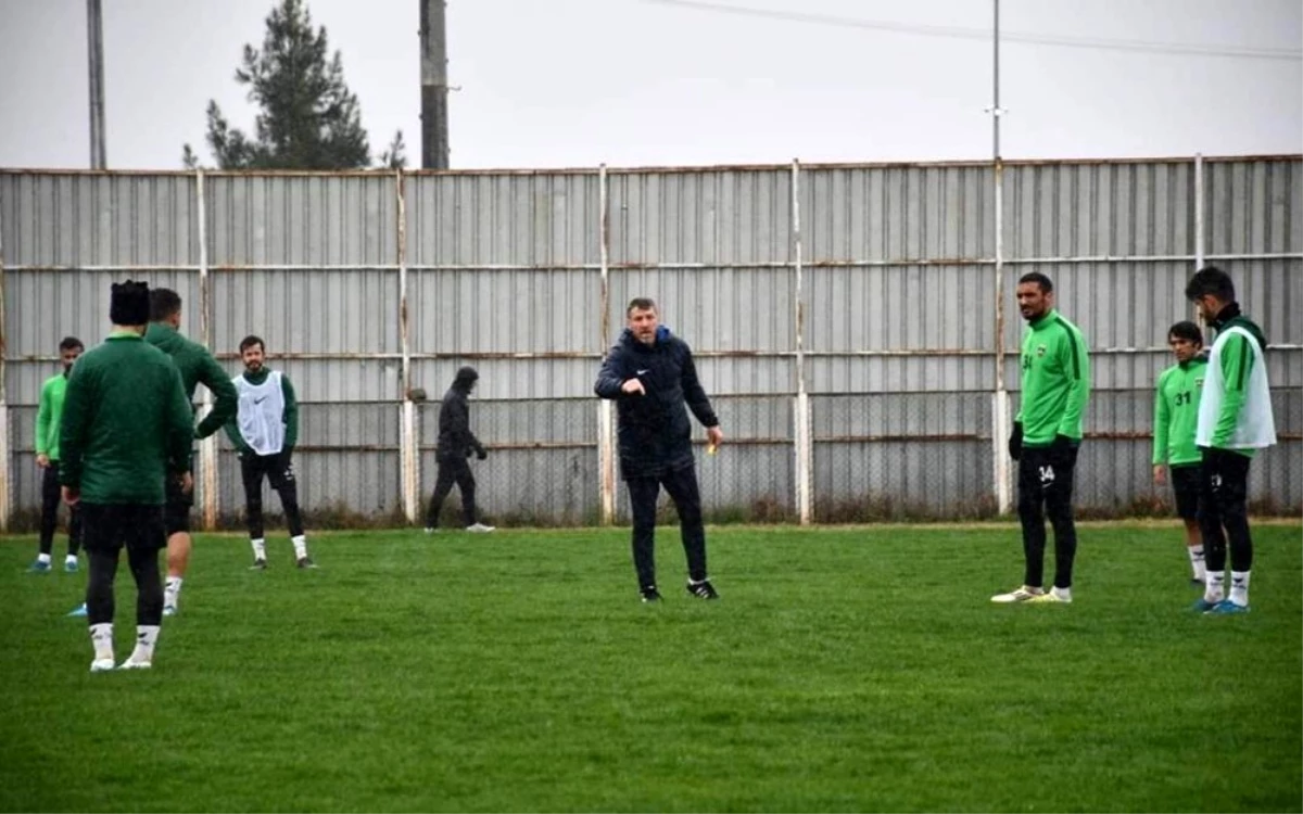 Diyarbekirspor teknik heyeti ve futbolcularına korona virüs testi