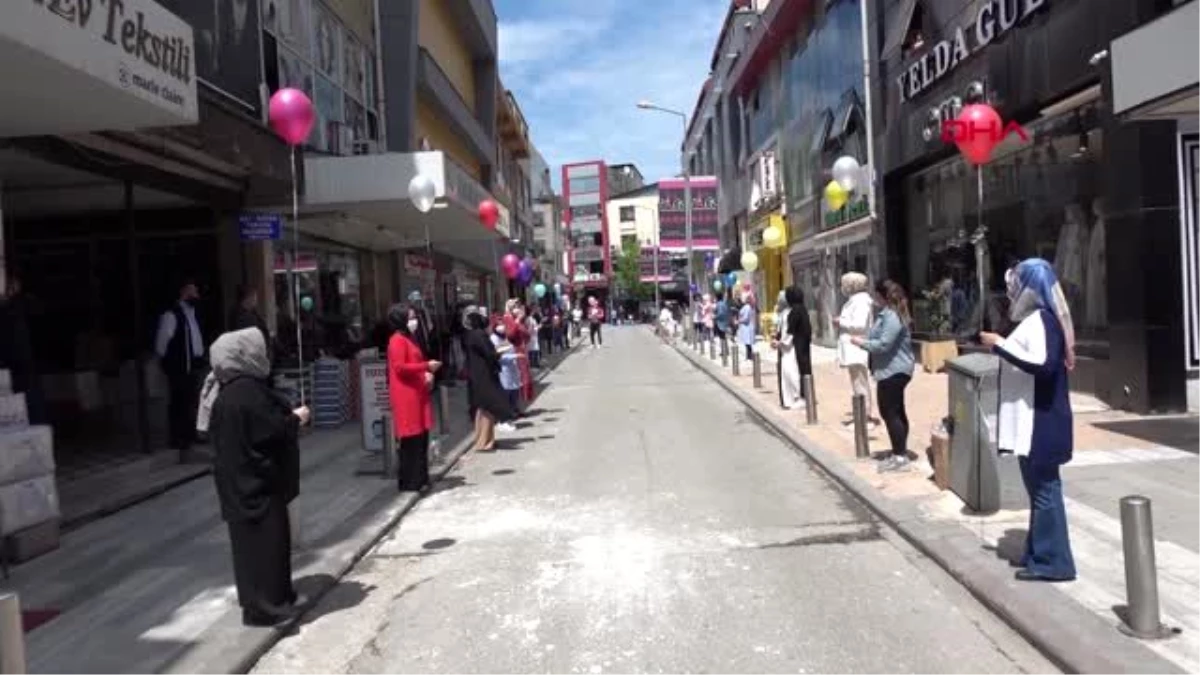 DÜZCE Kuaför ve berberler, gökyüzüne balon bıraktı