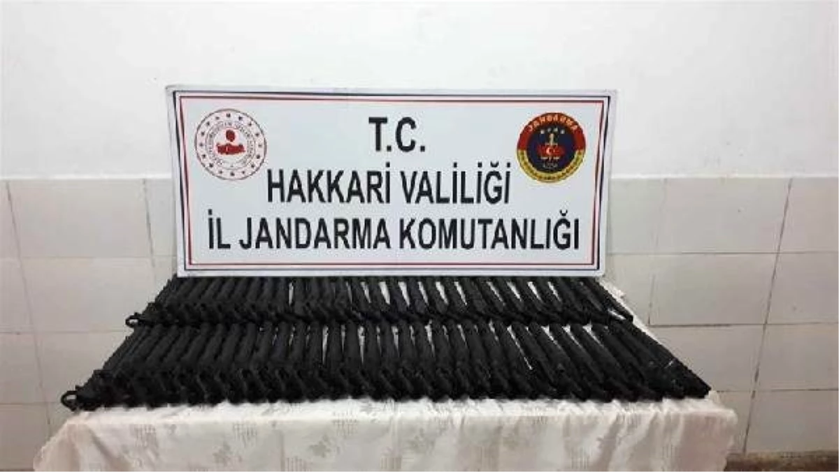 Hakkari\'de PKK\'ya ait patlayıcı ve el bombaları ele geçirildi