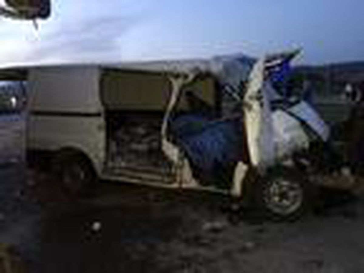 Kamyon ile minibüs çarpıştı: 1 ölü, 2 yaralı