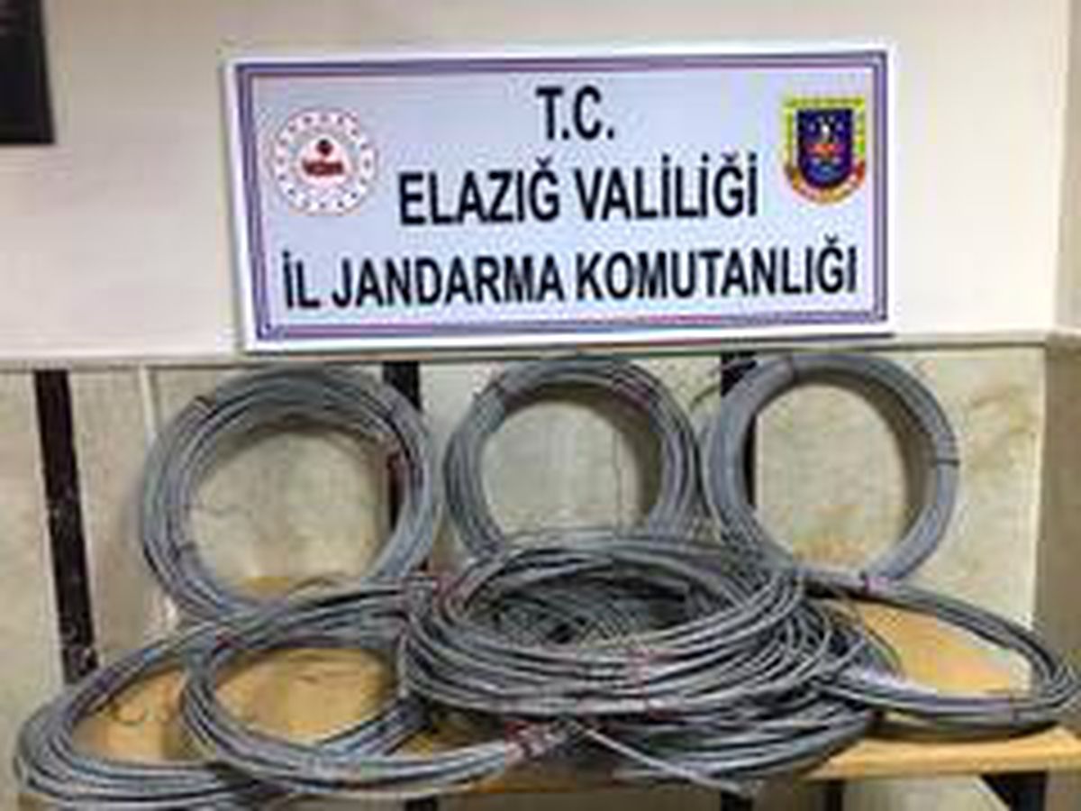 Köyün elektrik kablolarını çalan 2 şüpheli yakalandı