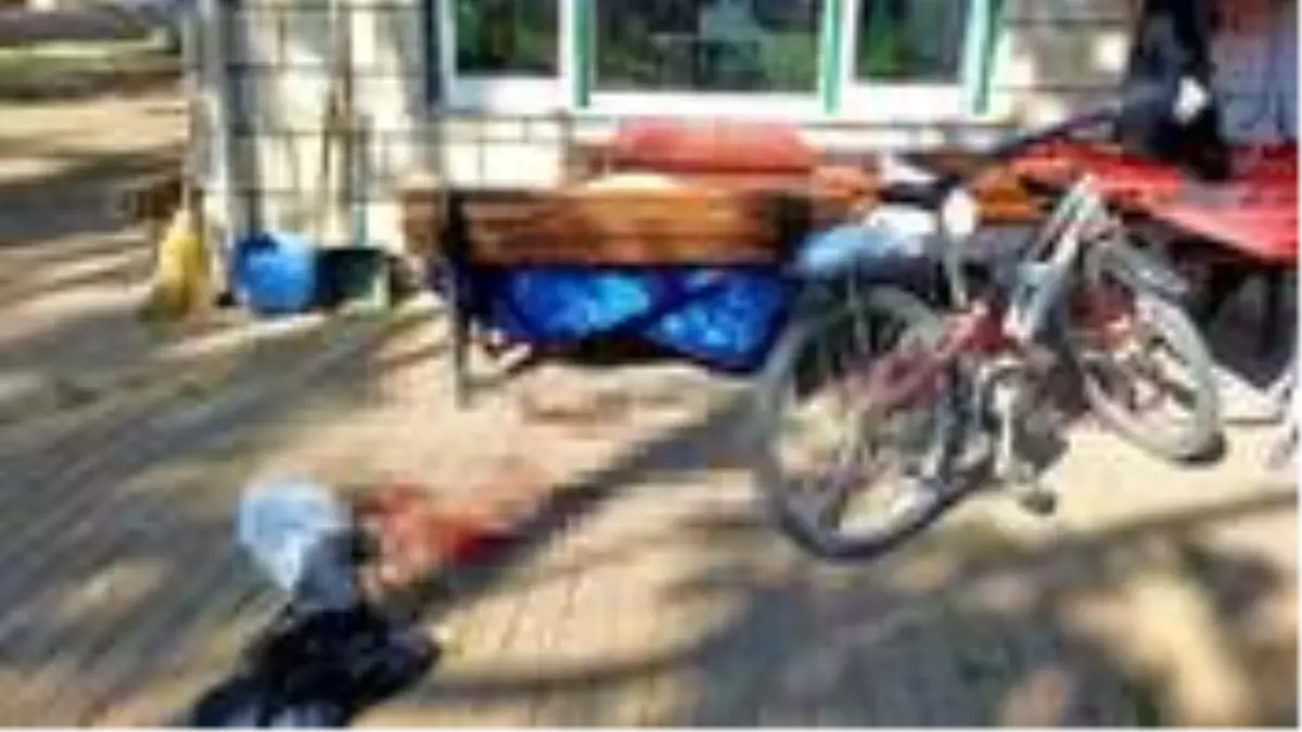 Sokakta yaşayan adam, annesinden kalan hatıra battaniyeyi vermeyince kalbinden bıçaklandı