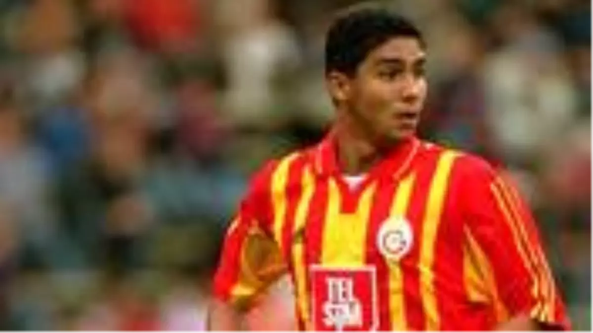 Süper Kupa Finali\'ni paylaşan Galatasaray\'ın eski futbolcusu Mario Jardel, Emre Belözoğlu\'na çarpı attı