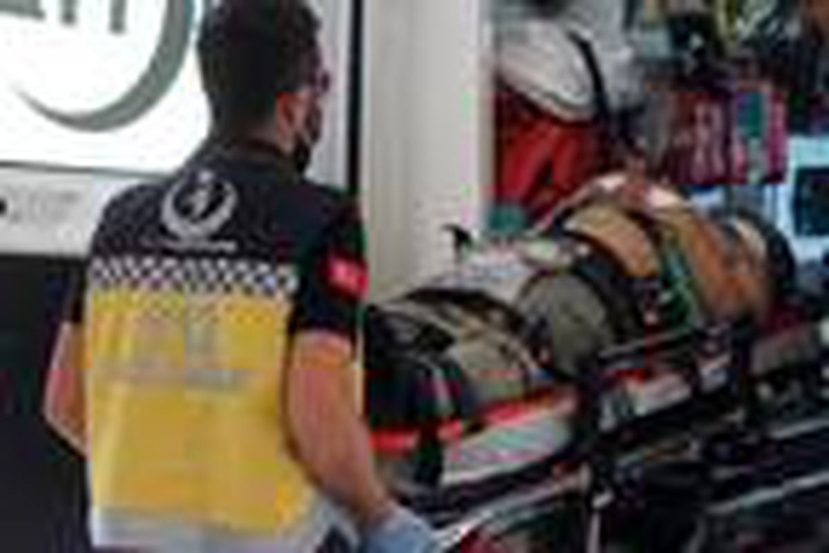 TIR ile forklift arasında sıkıştı, ambulans helikopterle hastaneye götürüldü