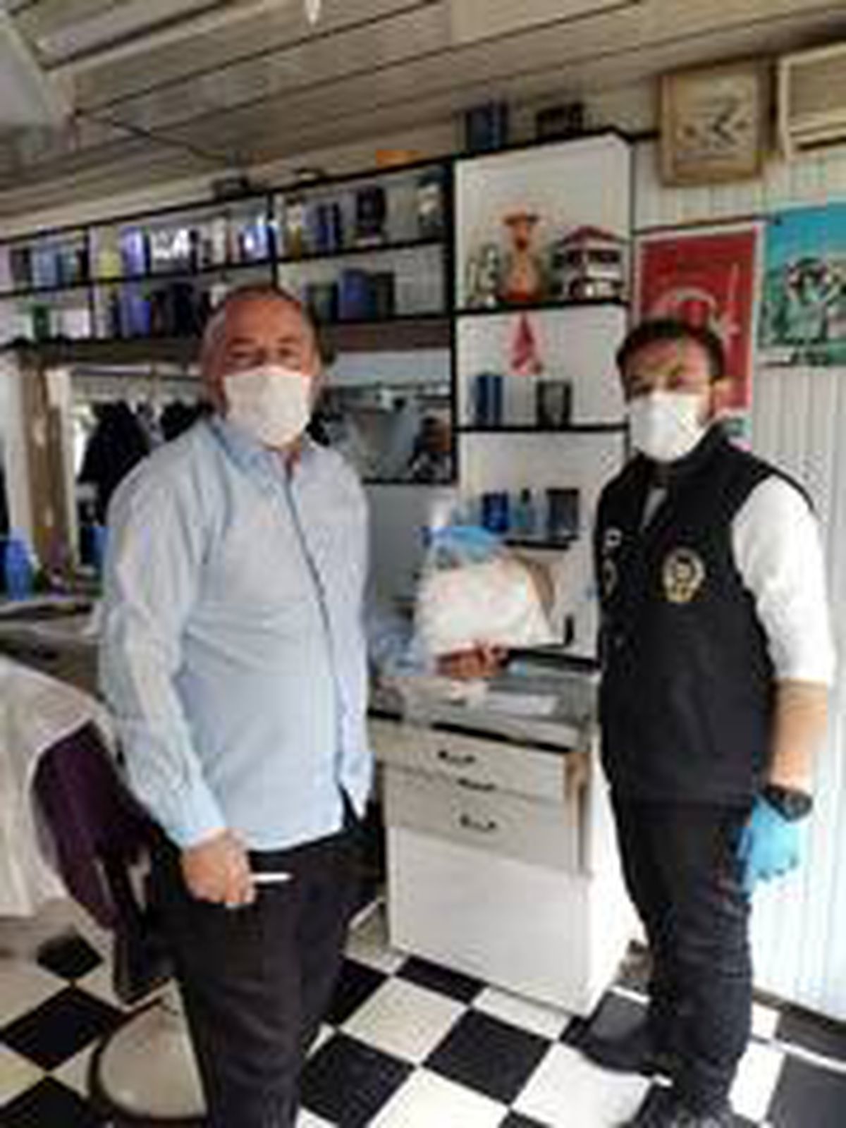 Alaplı Kaymakamlığı maske dağıttı