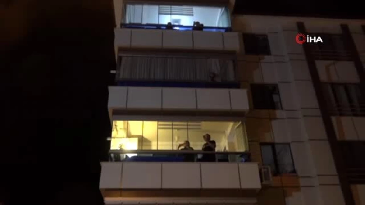 Amasya\'da eğlence sokakta, vatandaşlar balkonda