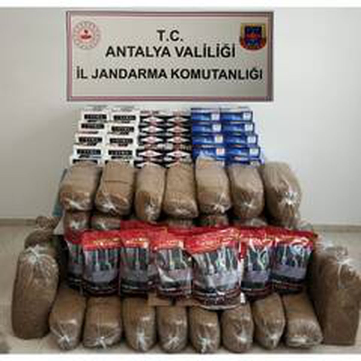 Antalya\'da 50 bin kaçak makaron ve 165 kilo tütün ele geçirildi