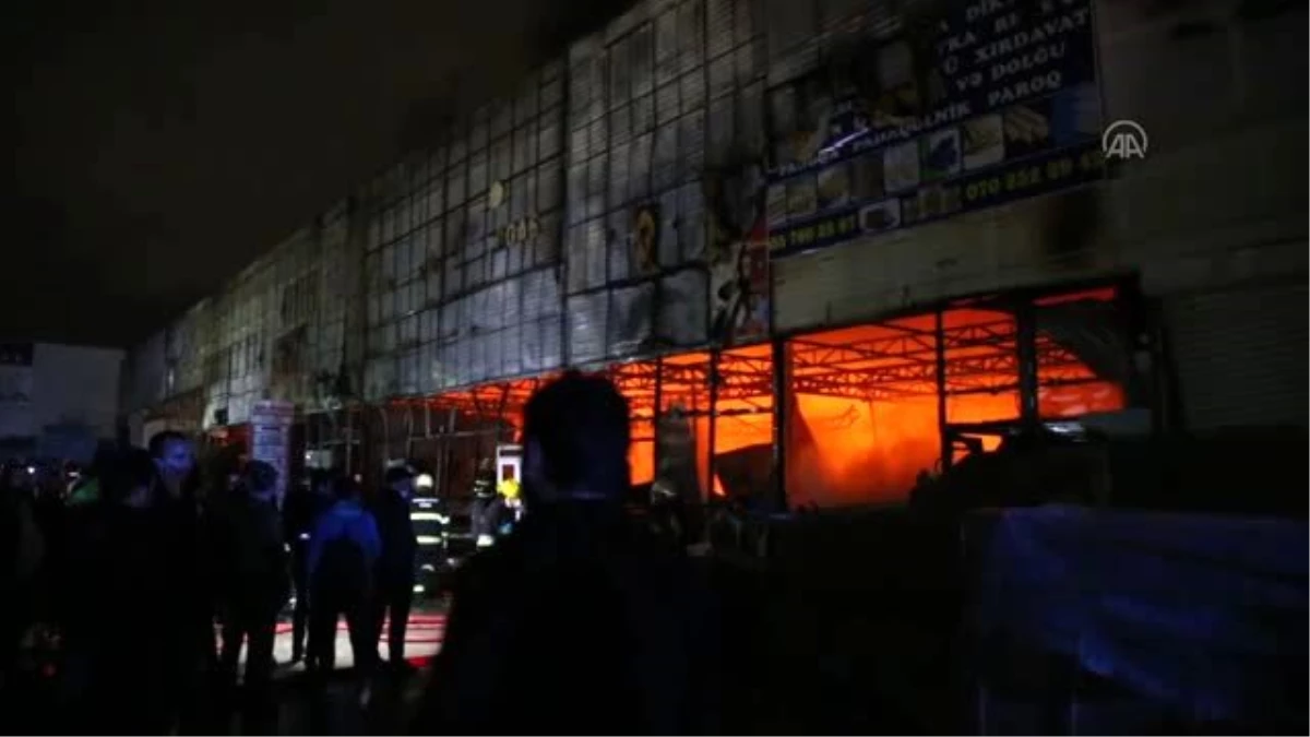 Azerbaycan\'da ticaret merkezinde yangın