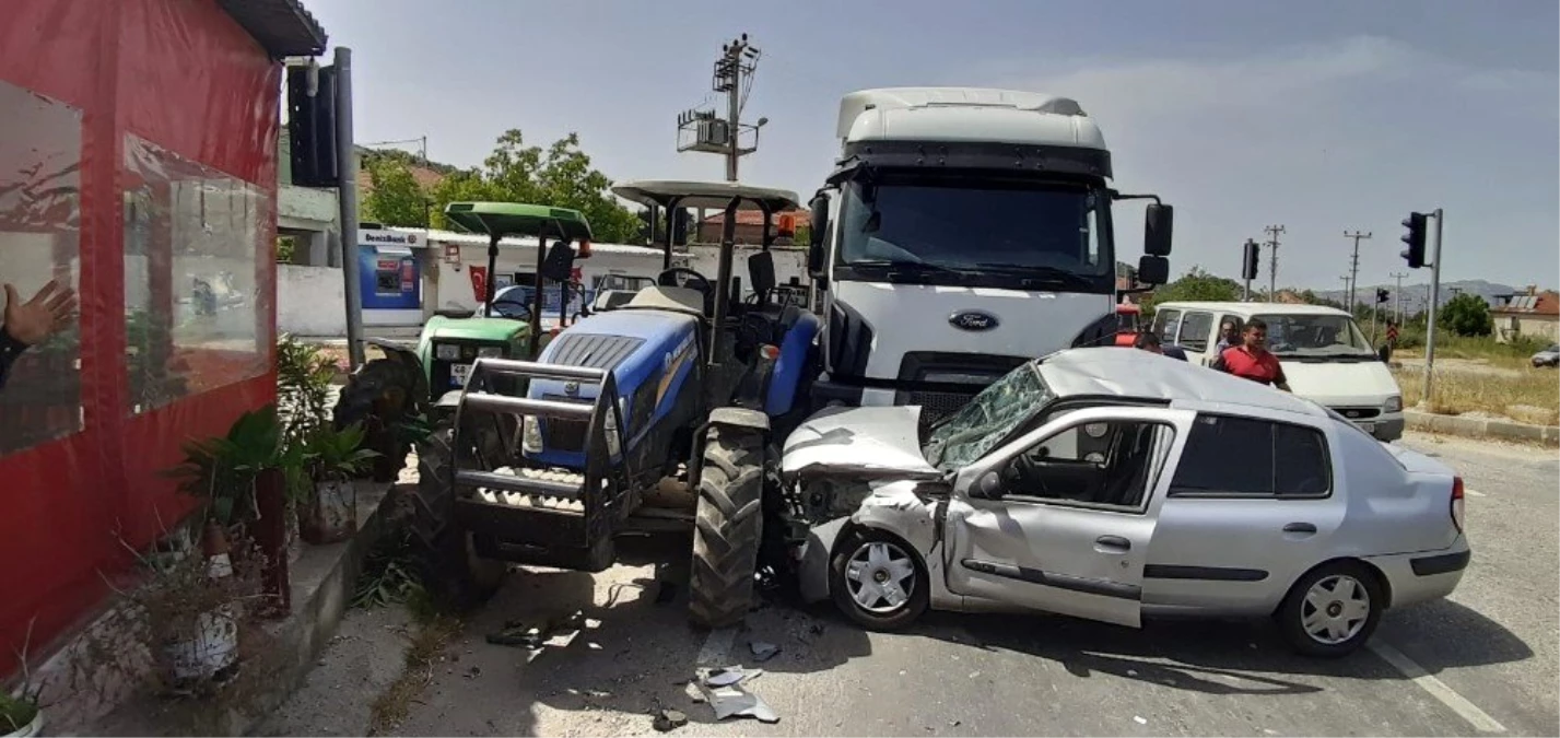 Bafa\'da zincirleme trafik kazası: 2 yaralı