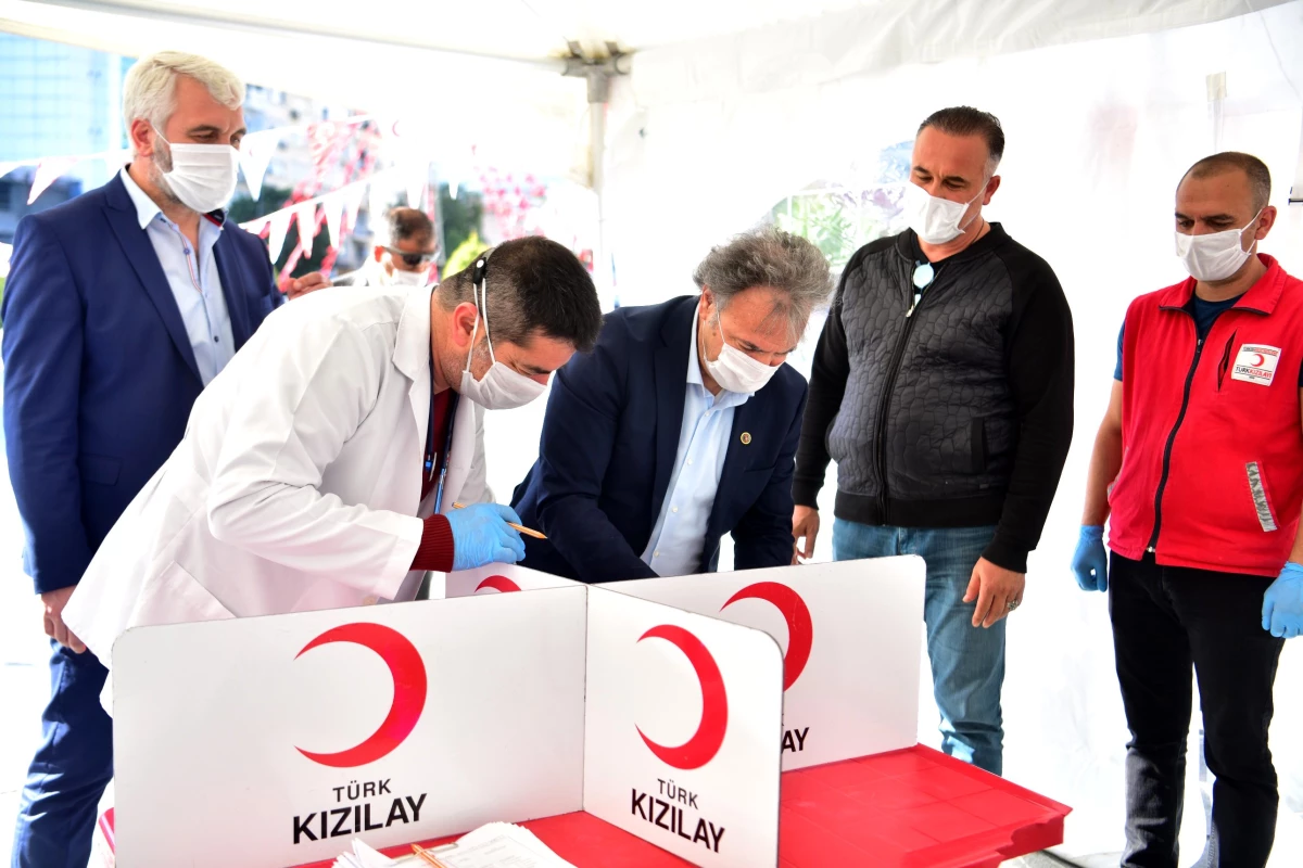 Bornova Belediyesi ve Türk Kızılay\'dan ortak bağış kampanyası