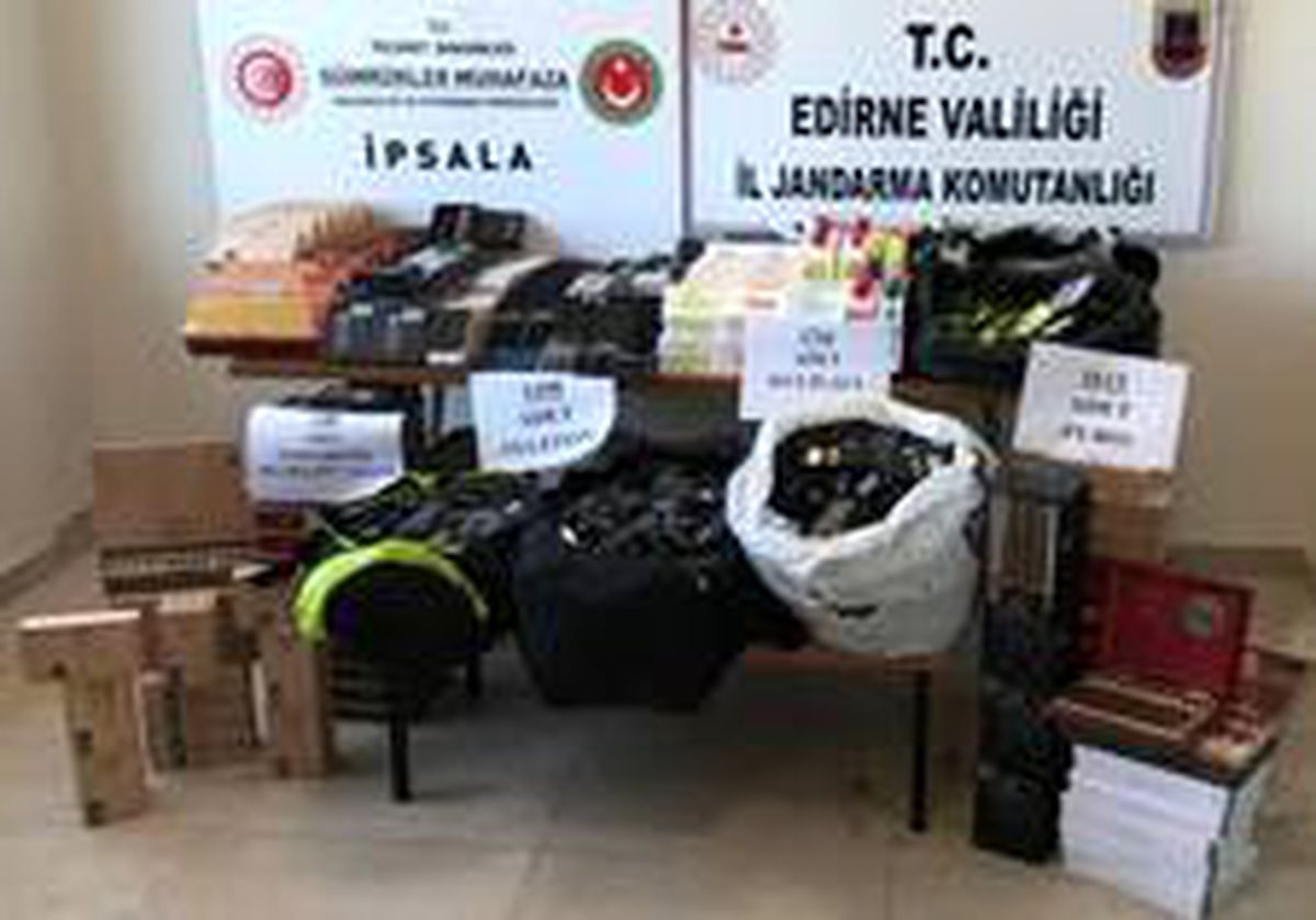 İpsala Gümrük kapısında 1,5 milyon liralık kaçak elektronik ele geçirildi