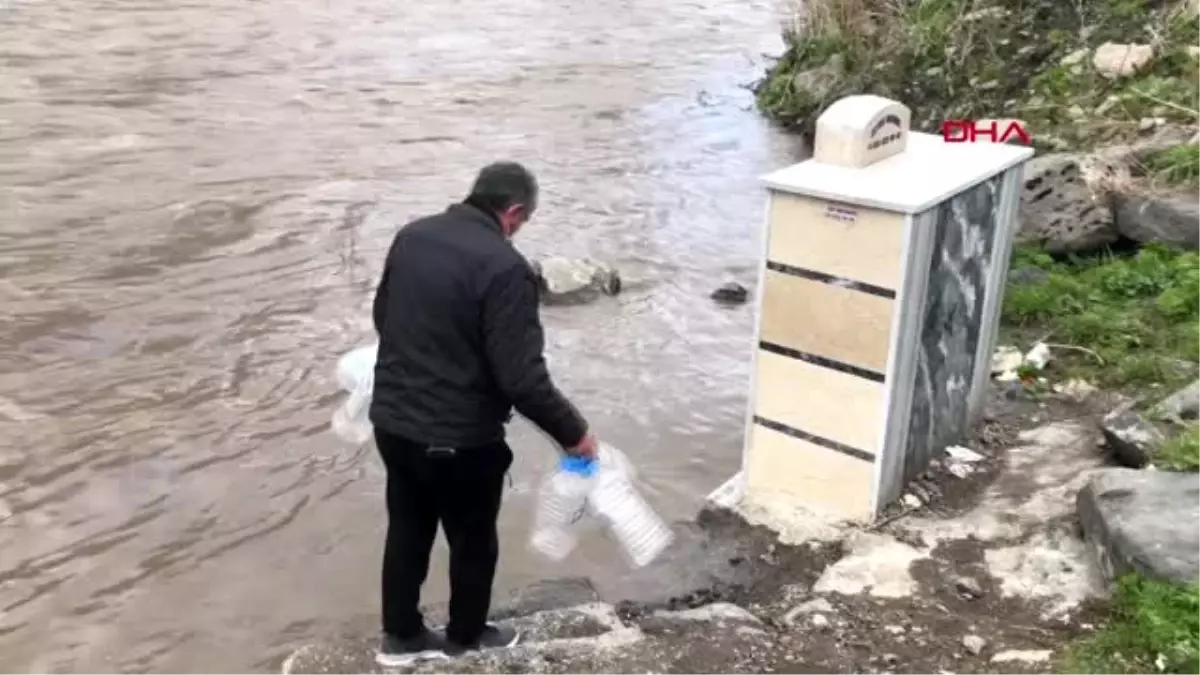 Kars Çayı taştı, su bidonları boş kaldı